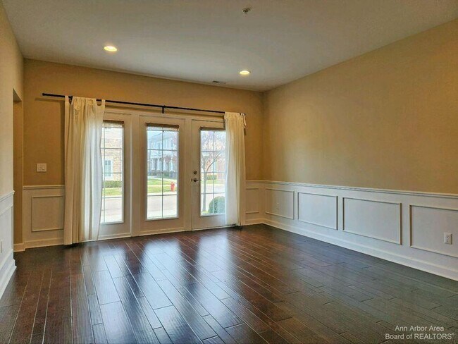 Foto del edificio - 5643 Arbor Chase Dr