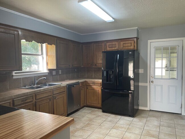 Building Photo - 3 Bed 2 Bath in Castlewoods! *MOVE IN SPEC...