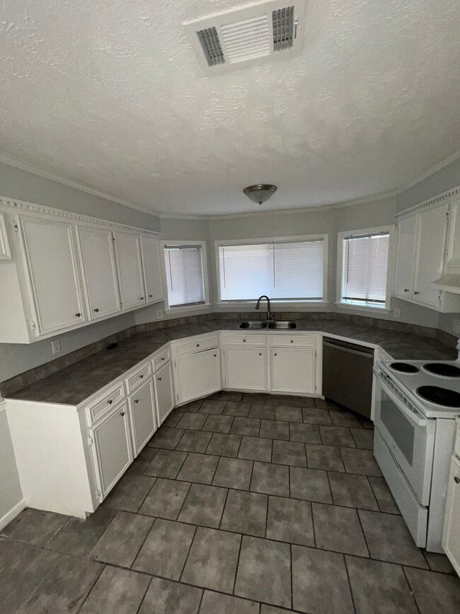 Building Photo - 1426 Tracewood Dr