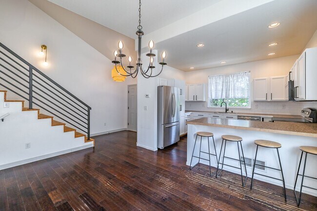 Foto del edificio - 4 Bed 3 Bath Located in Maple Hill Availab...