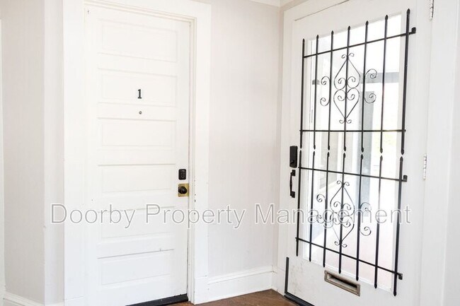 Foto del edificio - 621 Fortwood Pl