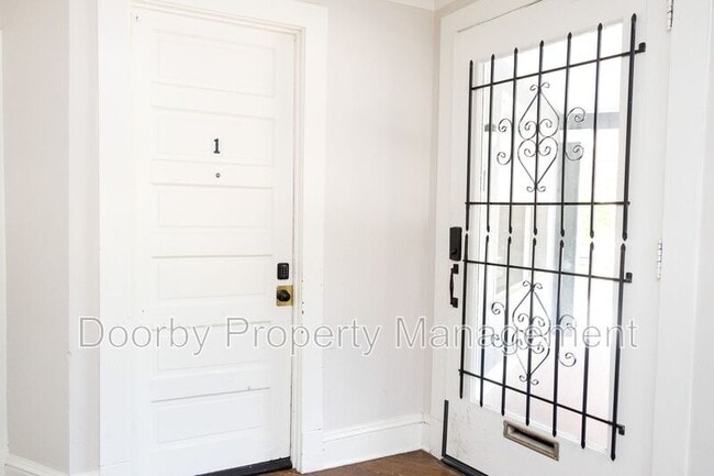 Building Photo - 621 Fortwood Pl