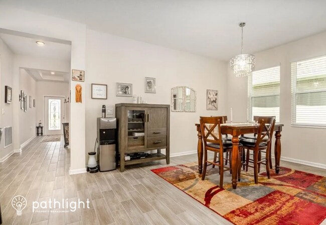 Foto del edificio - 5554 Bakewell Pl