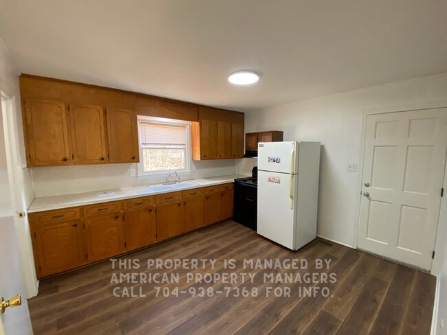 Foto del edificio - 3818 Vanderburg Dr