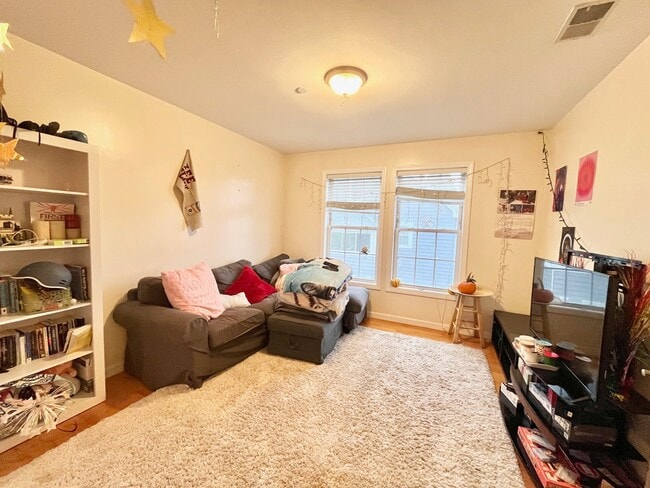 Foto del edificio - 207 Hillside St