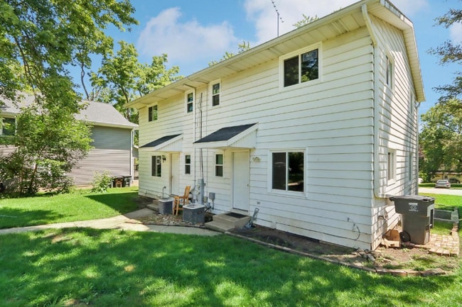 Building Photo - 418-420 S Summit St