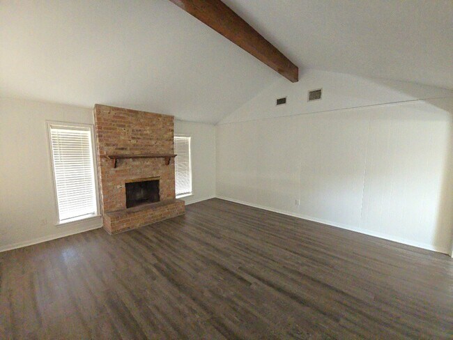 Foto del edificio - 3810 R V Mayfield Dr