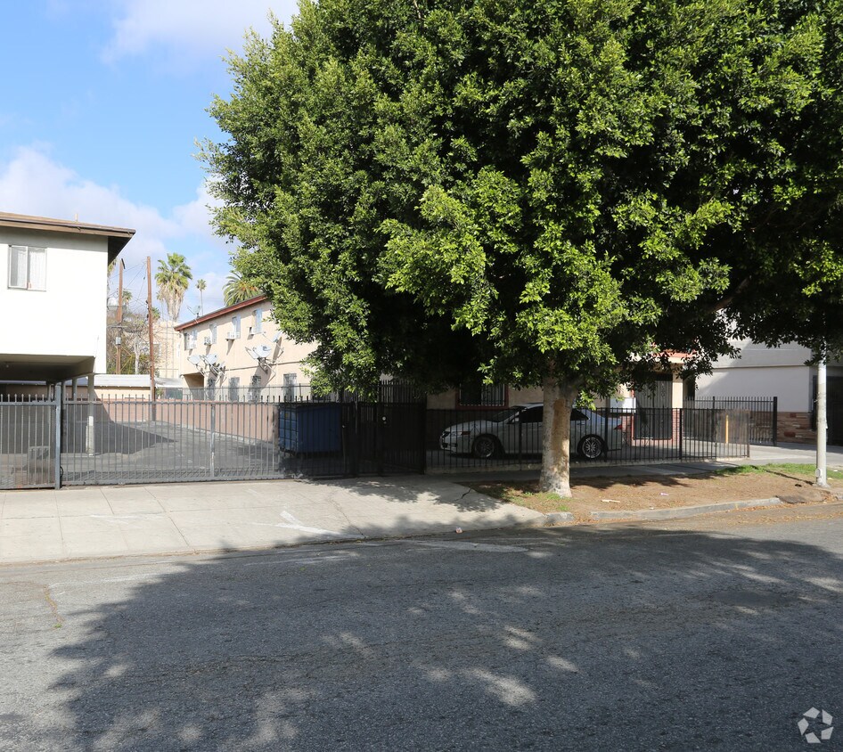 Building Photo - 927 S Berendo St