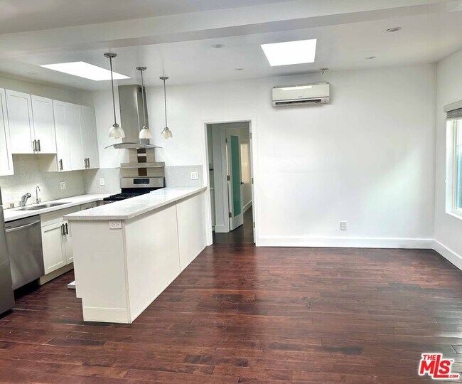 Foto del edificio - 212 S Lasky Dr