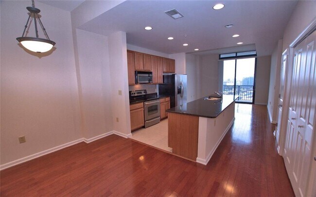 Building Photo - 3040 W Peachtree St NW