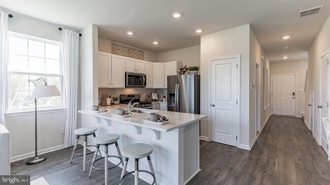 Building Photo - 177 Mazzeo Dr