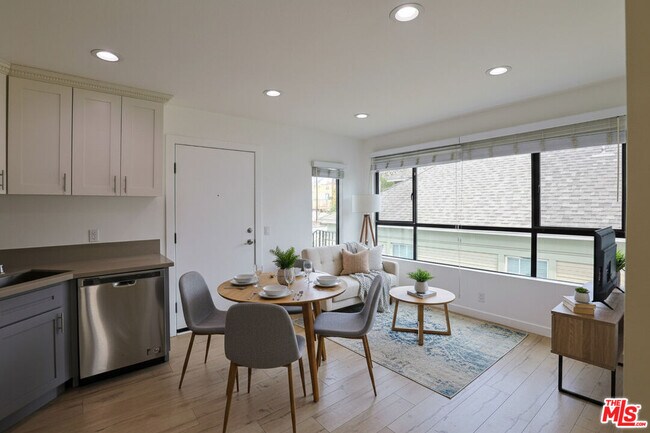 Foto del edificio - 1277 W 23rd St