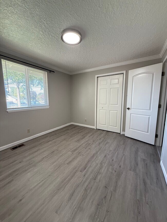 Building Photo - 1210 SE Colonial Dr