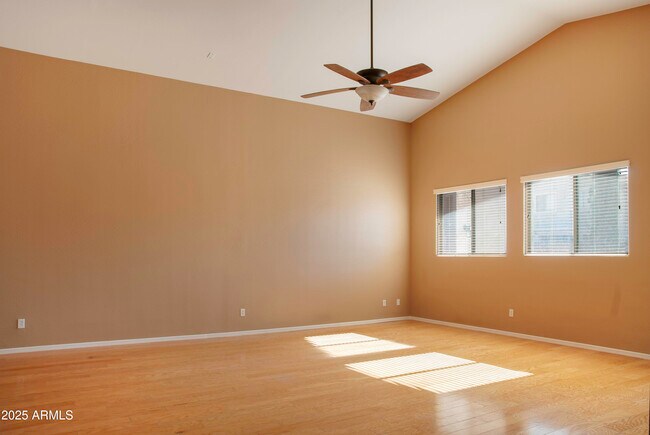 Foto del edificio - 46011 W Keller Dr