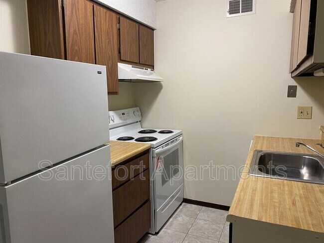 Foto del edificio - 5403 Haymeadow Ln