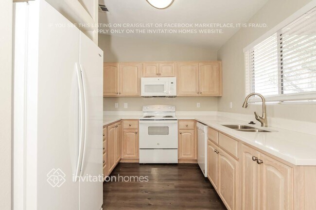 Foto del edificio - 2602 E Helena Dr