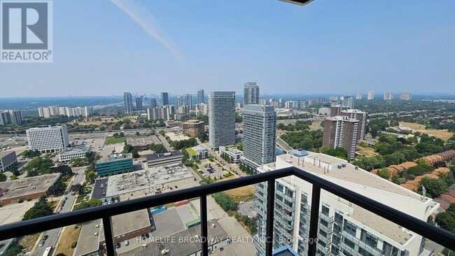 Photo du bâtiment - 325-3325 Yorkland Blvd