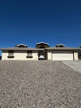 Building Photo - 3785 Beachview Dr