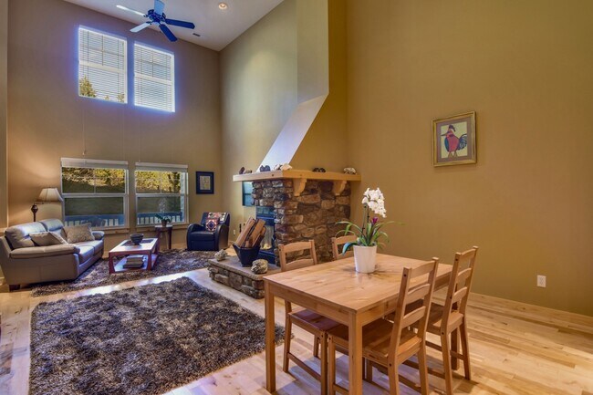 Building Photo - 200 Clearwater Loop