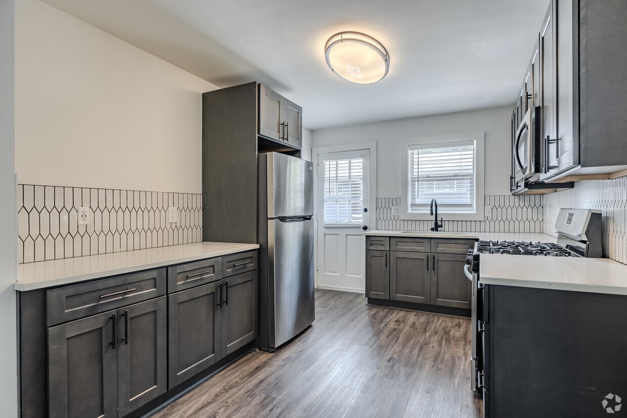 Garden Apartment - Kitchen - Camellia Decatur