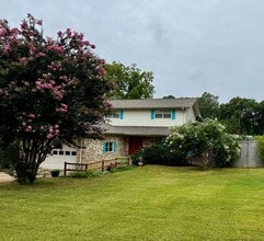Building Photo - 7608 Peacock Dr SW