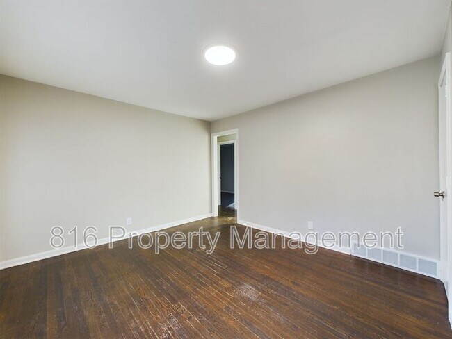 Foto del edificio - 10001 Bellaire Ave