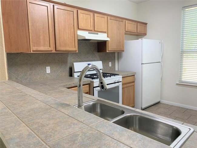 Building Photo - 2402 Allred Dr