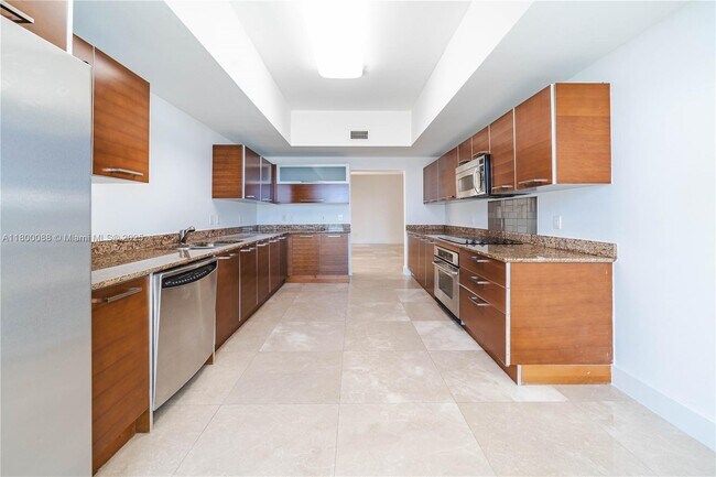 Foto del edificio - 3330 NE 190th St