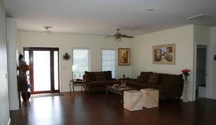 Building Photo - 300 SW Bordeaux Ct