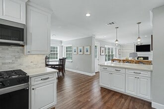 Building Photo - 726 Thistlewood Dr