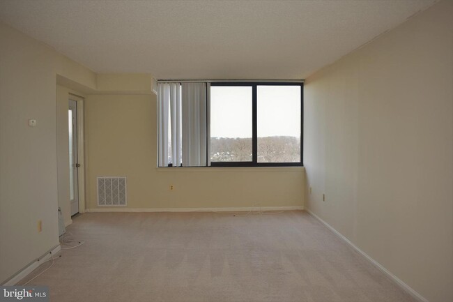 Foto del edificio - 10101 Grosvenor Pl