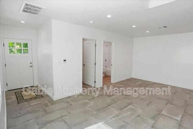 Building Photo - 9428 1/2 Crebs Ave