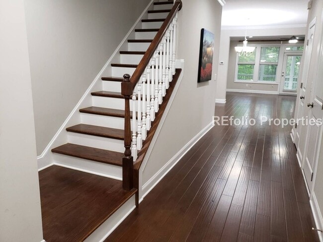 Building Photo - Gorgeous 3 Bedroom, 3.5 Bathroom, 1-Car Ga...