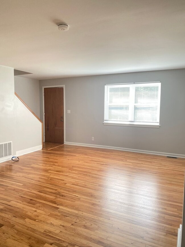 Building Photo - Super Convenient Biltmore Condo, 2 Bedroom...