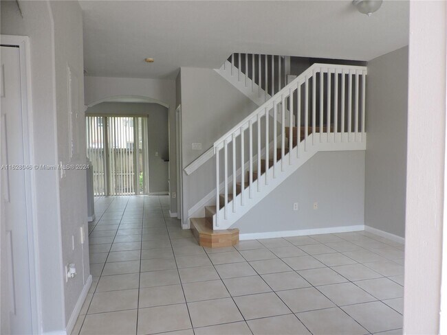 Building Photo - 1408 SE 26th Ct