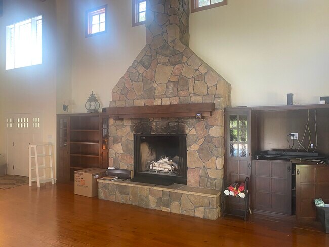 Foto del edificio - 9423 Wheatland Ave