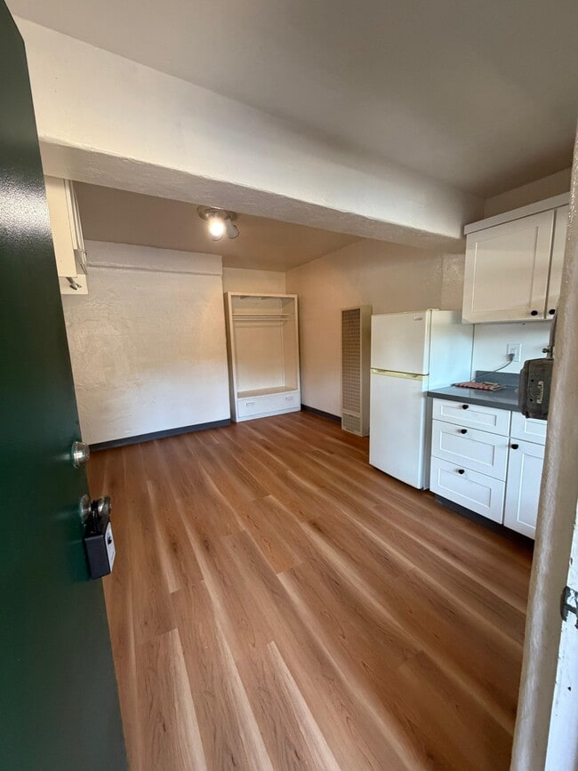 Building Photo - 10110 Soquel Dr
