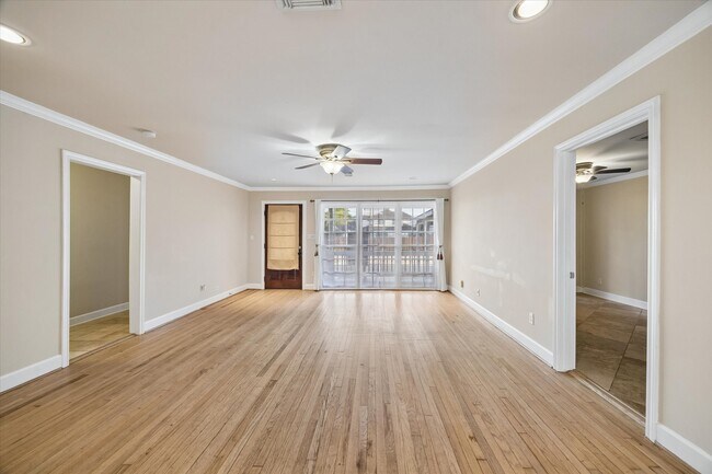 Building Photo - 1221 Aurora St