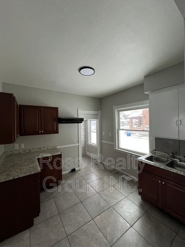 Primary Photo - 1040 Campbell St