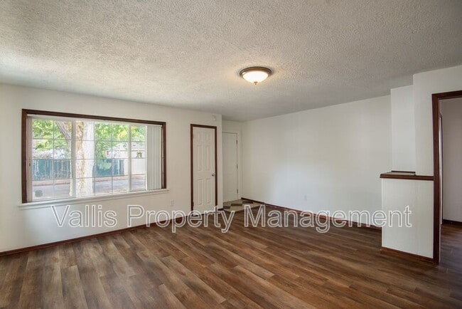 Building Photo - 920 13th St NE