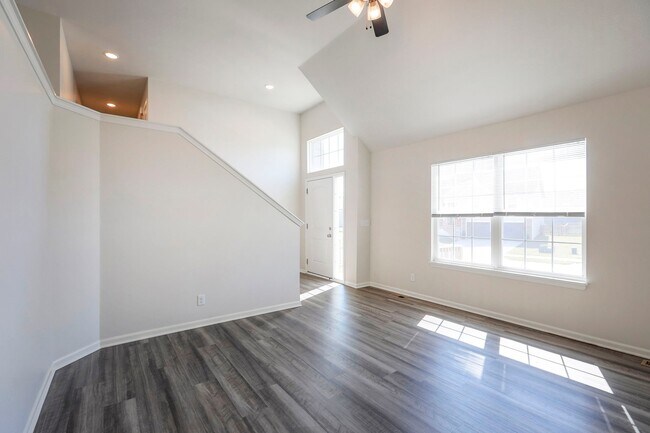 Building Photo - 707 Shane Ln