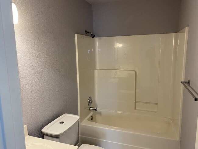 Foto del edificio - 572 Branchwood Ave