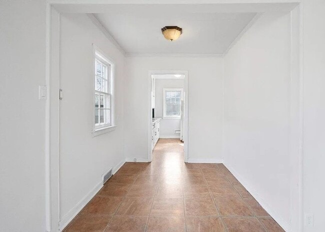 Building Photo - 3 Bedroom House with Large 2 Stall Garage ...