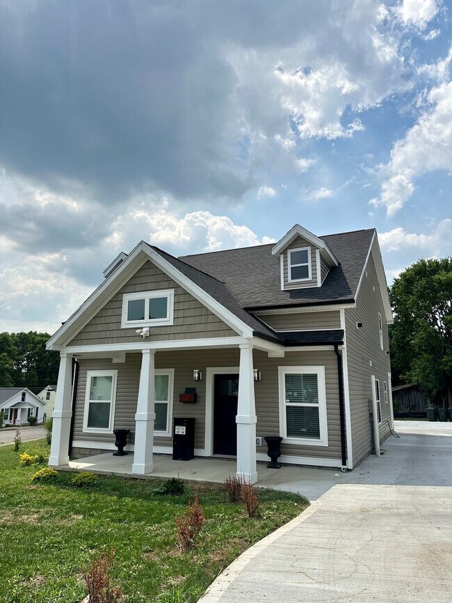 Foto del edificio - Brand New! Pre-leasing 26-27 Students