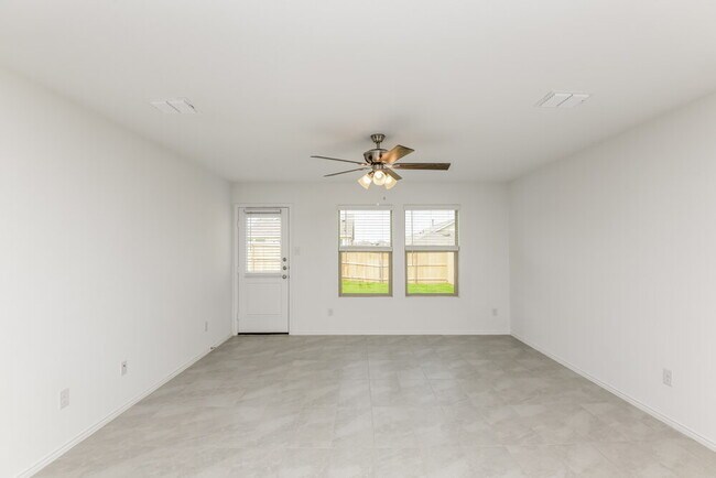 Building Photo - 8400 Holw Bnd St