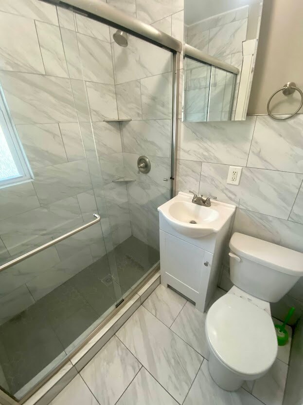 Foto del edificio - 810 W 77th St