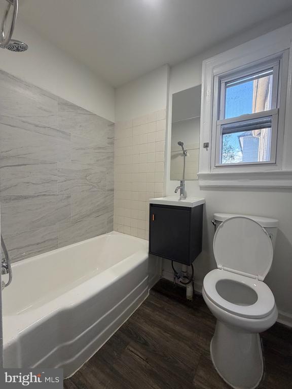 Foto del edificio - 517 Bentley Ave