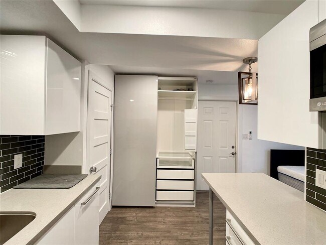 Foto del edificio - 2220 Leon St