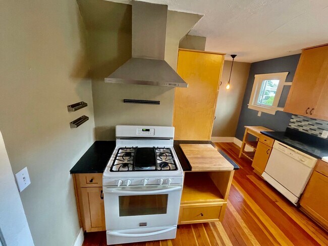 Building Photo - Beautiful 3bd/1bath South Tabor Bungalow w...