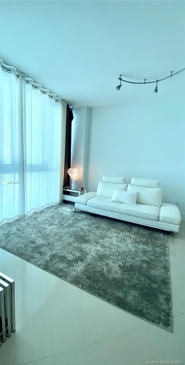 Foto del edificio - 50 S Pointe Dr